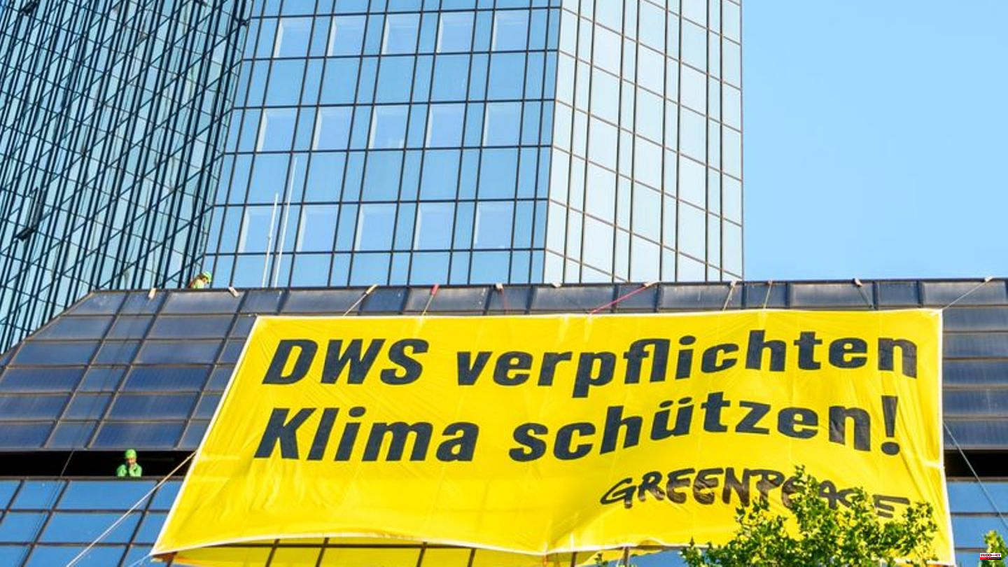 Environment: Greenpeace protest against Deutsche Bank subsidiary DWS