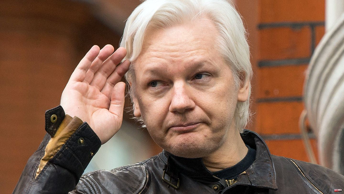 WikiLeaks: Setback for Julian Assange: Judge rejects requests to appeal against extradition