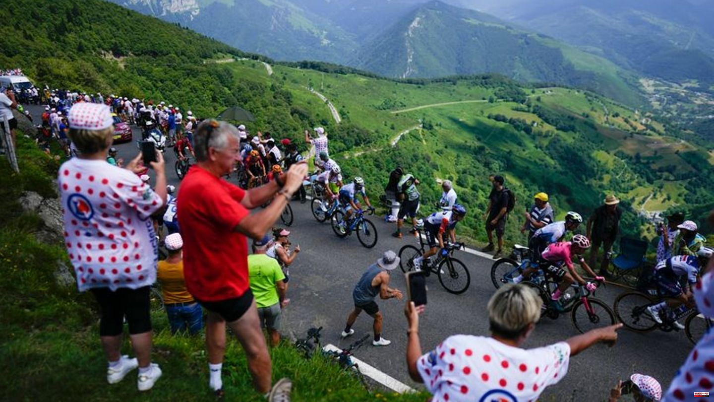 Tour de France: Pogacar wins first mountain finish - Hindley loses yellow