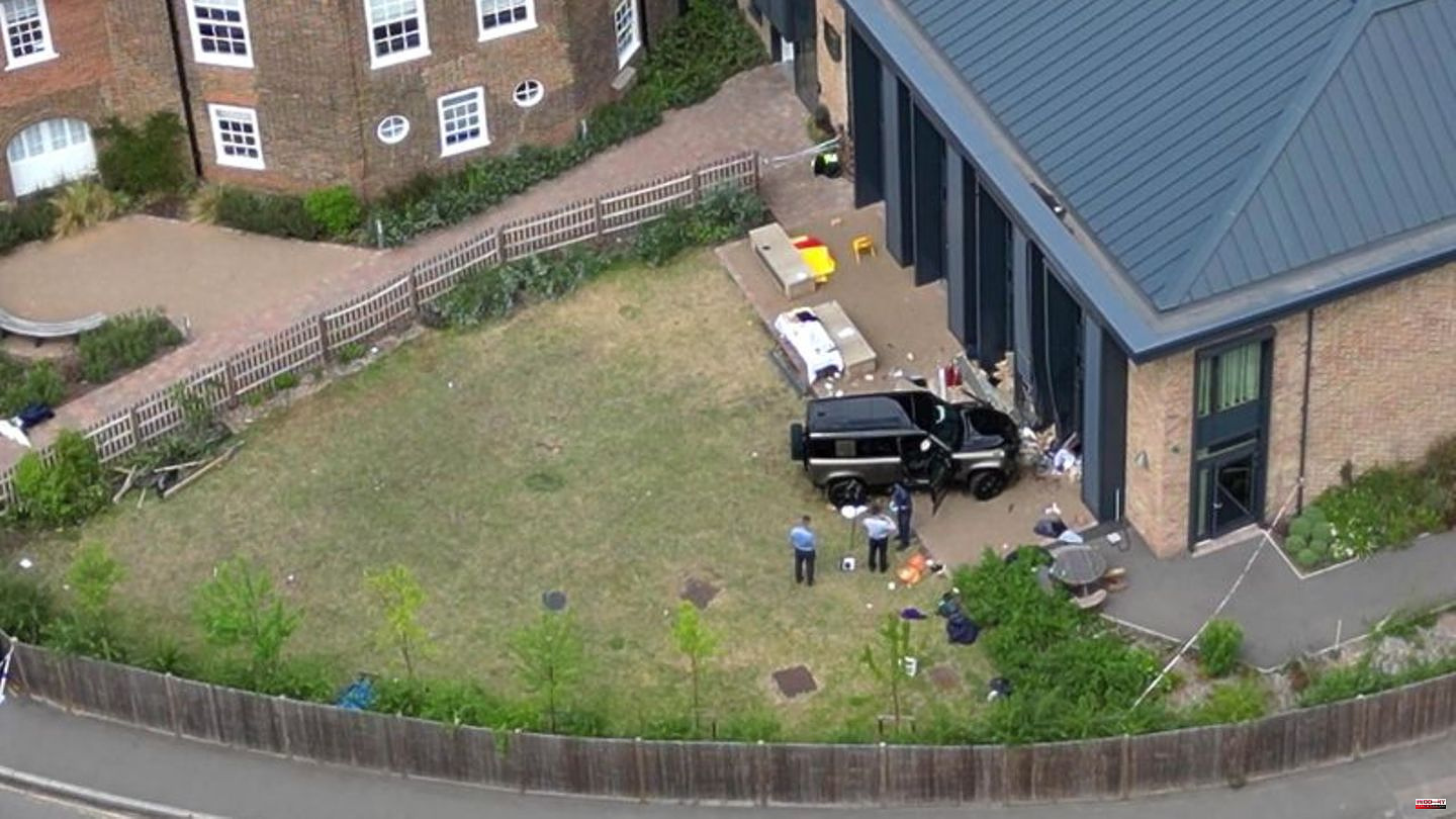 Emergencies: Girl dies in car accident at London school