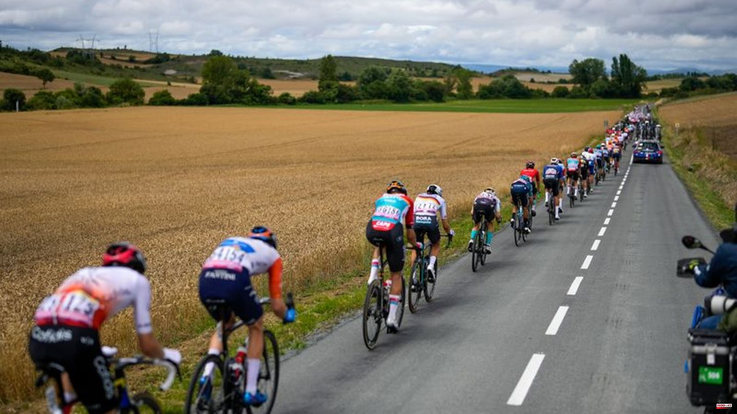 Tour de France: Unrest in France: Tour boss in contact with authorities