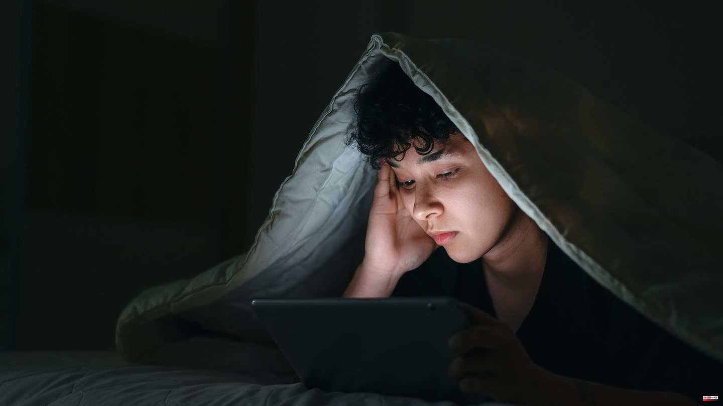 Delayed sleep: Bedtime procrastination: why we fail to go to sleep on time