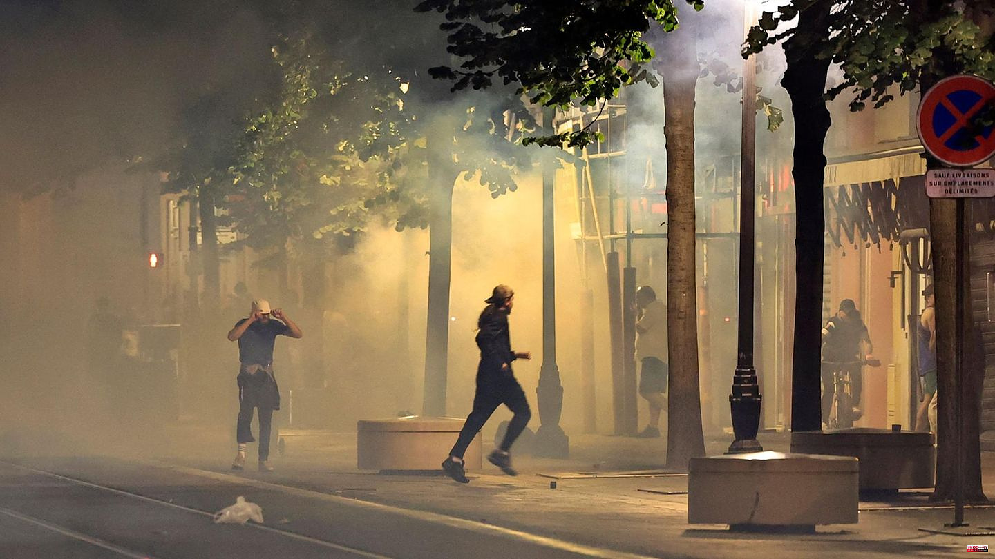 17-year-old killed: riots in France: Nahel M.'s grandmother calls for the riots to end