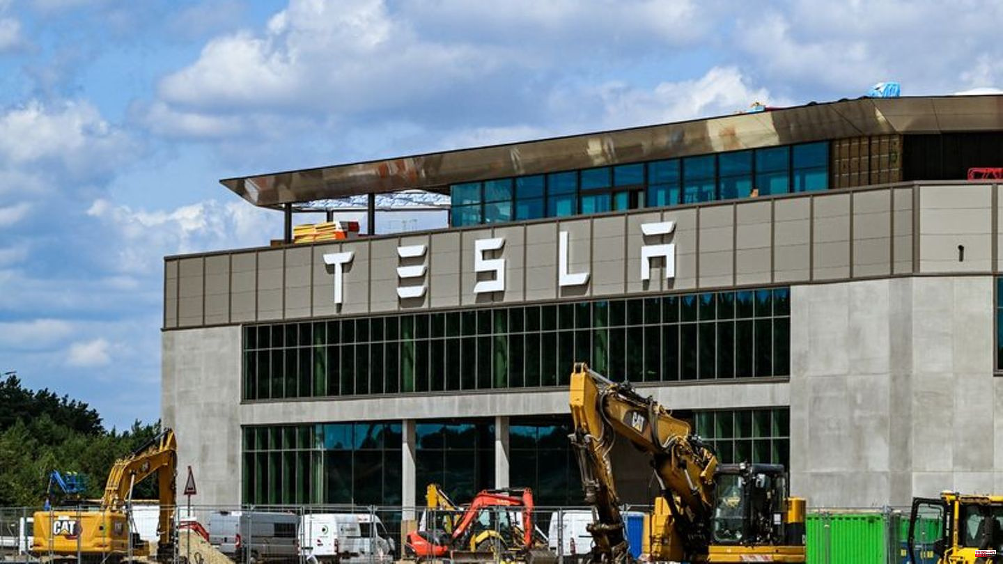 Traffic: Tesla starts its own train shuttle to the factory in Grünheide