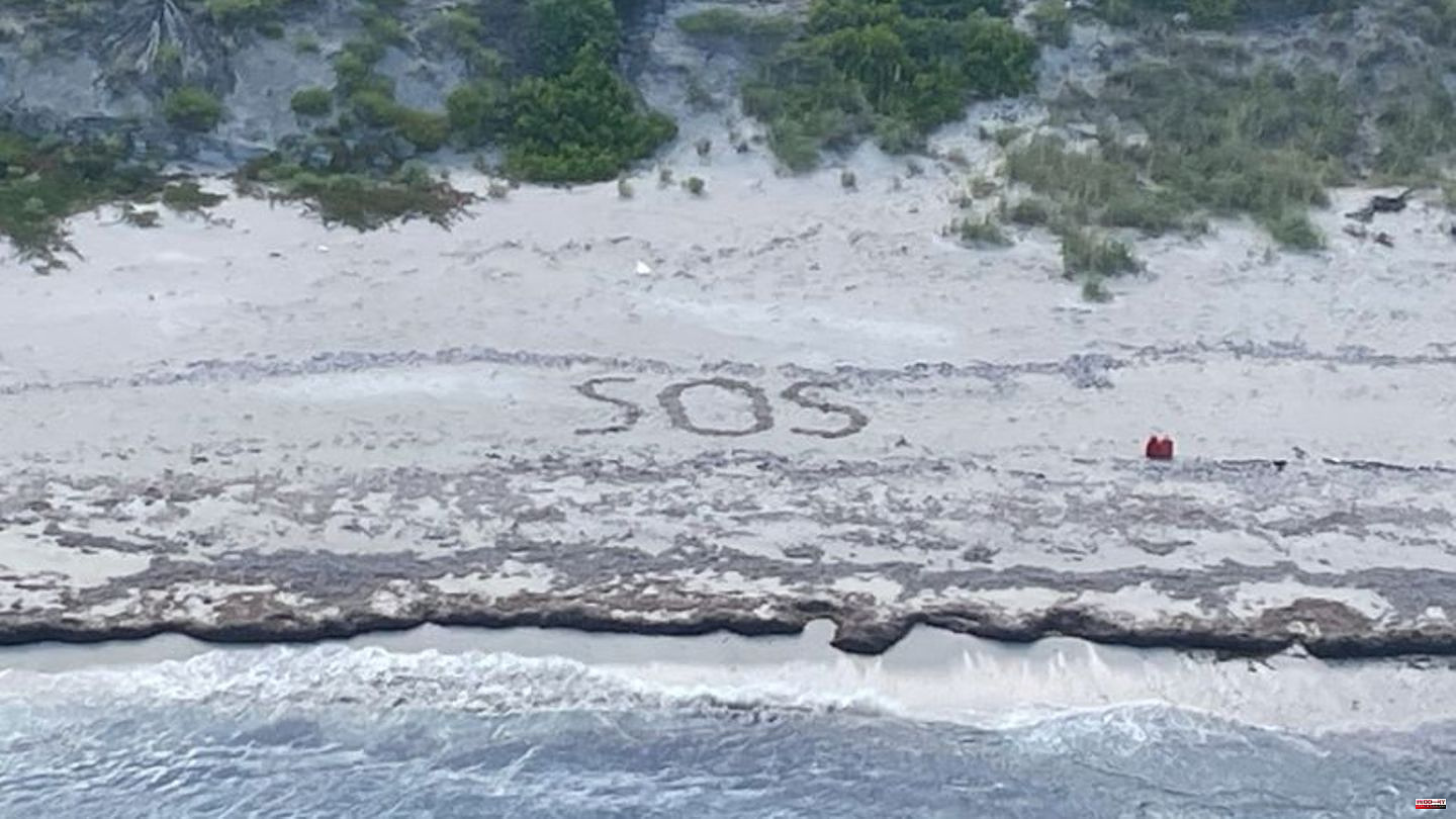 Bahamas: "SOS" in the sand: US Coast Guard publishes rescue photo