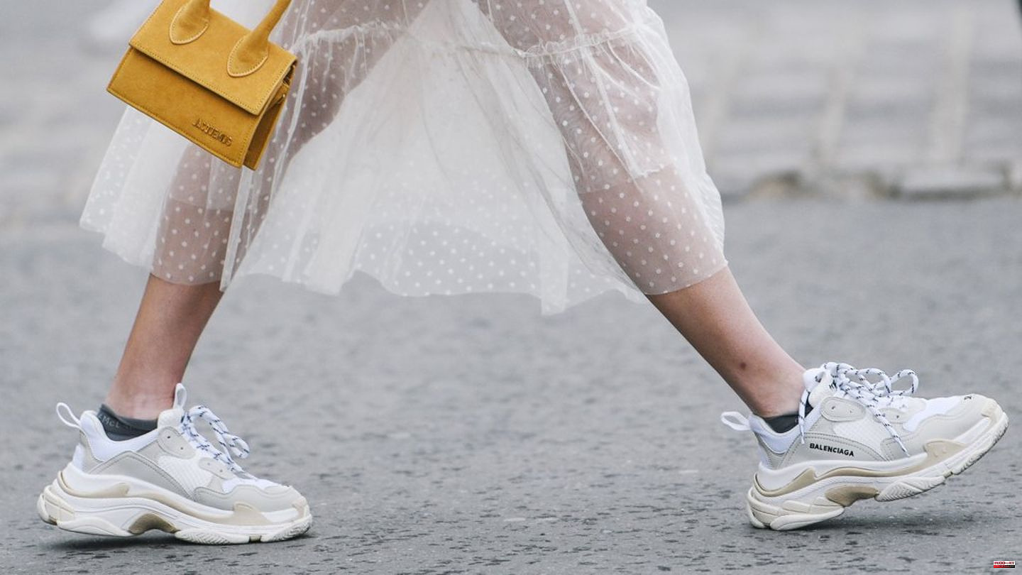 Wrong Shoe Theory: Fashion theory creates stylish looks