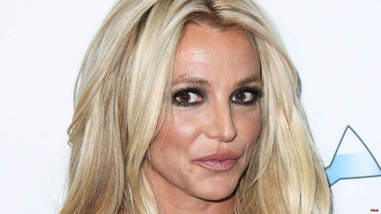 Pop star: After separation: Britney Spears is apparently dating a convicted ex-employee