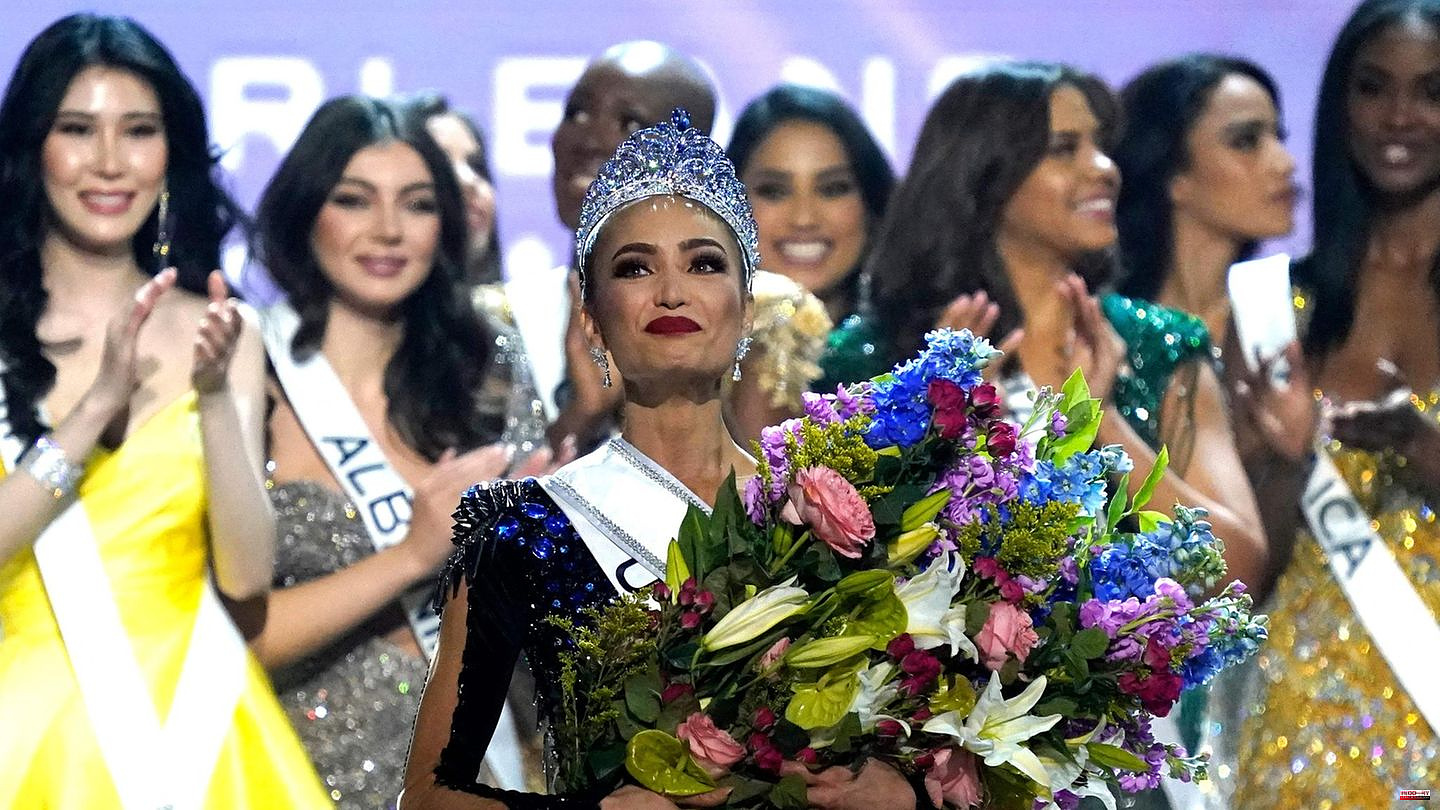Report: Posing with legs apart: Several women accuse Miss Universe officials of harassment