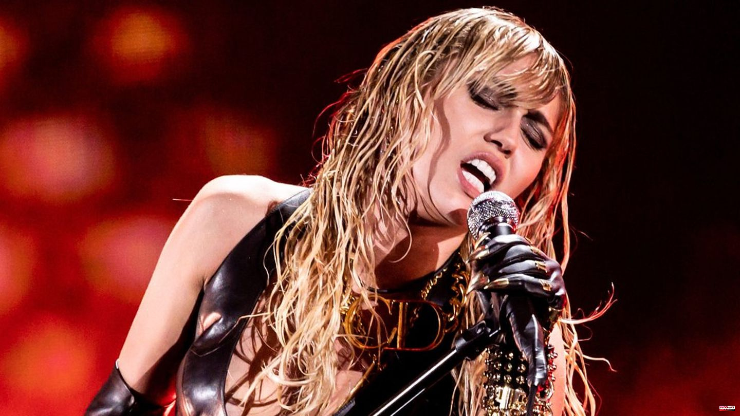Pop star Miley Cyrus: she finds tours "not healthy"