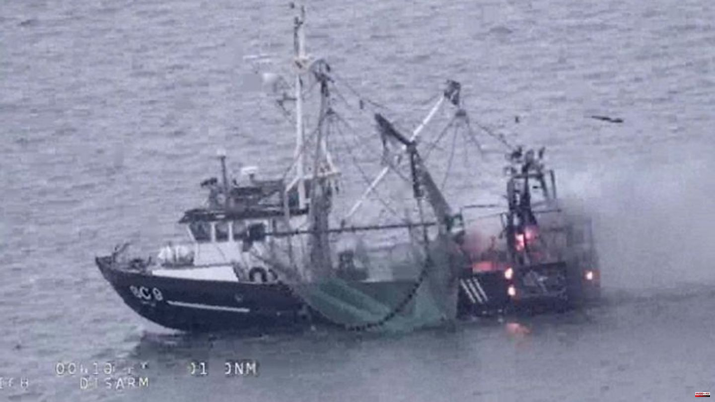 Fire brigade: fishing cutter on fire: two men rescued unharmed
