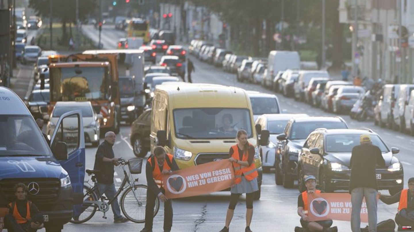 Protest: Blockades by climate demonstrators in many places in Berlin