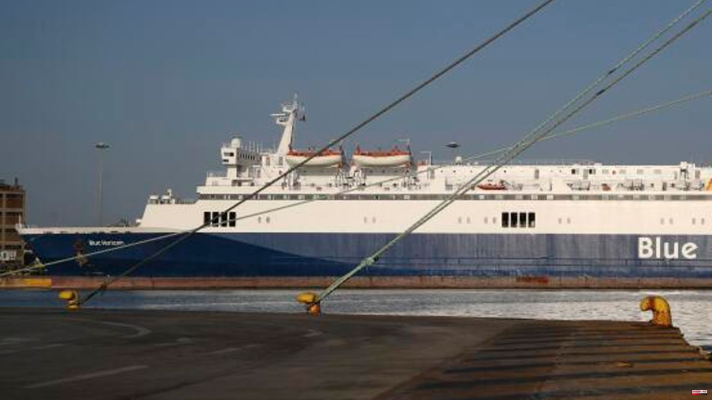 Deadly scuffle: Man jumps on Greek ferry - and dies because the crew pushes him into the water