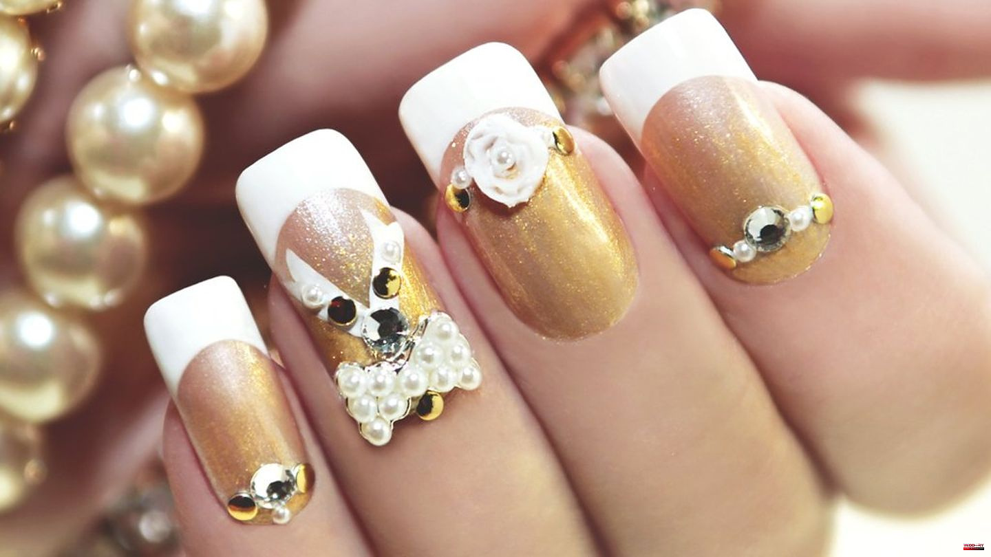 Baroque nails: Opulent nail design on trend