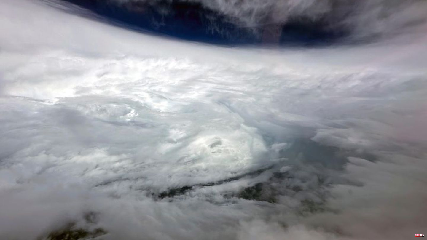 Storm: South China and Hong Kong prepare for typhoon "Saola"
