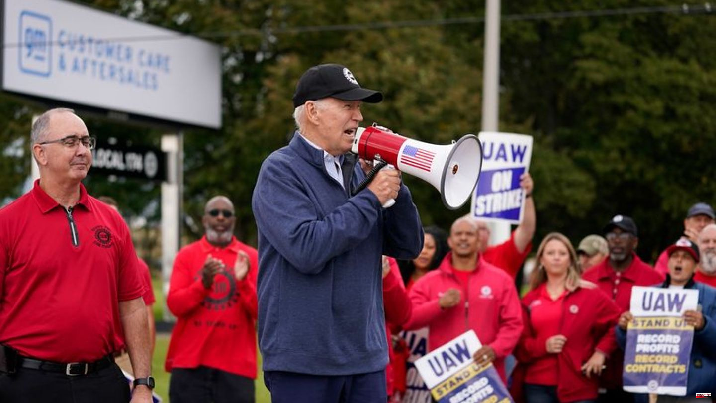 Labor dispute: US President Biden visits striking auto unions