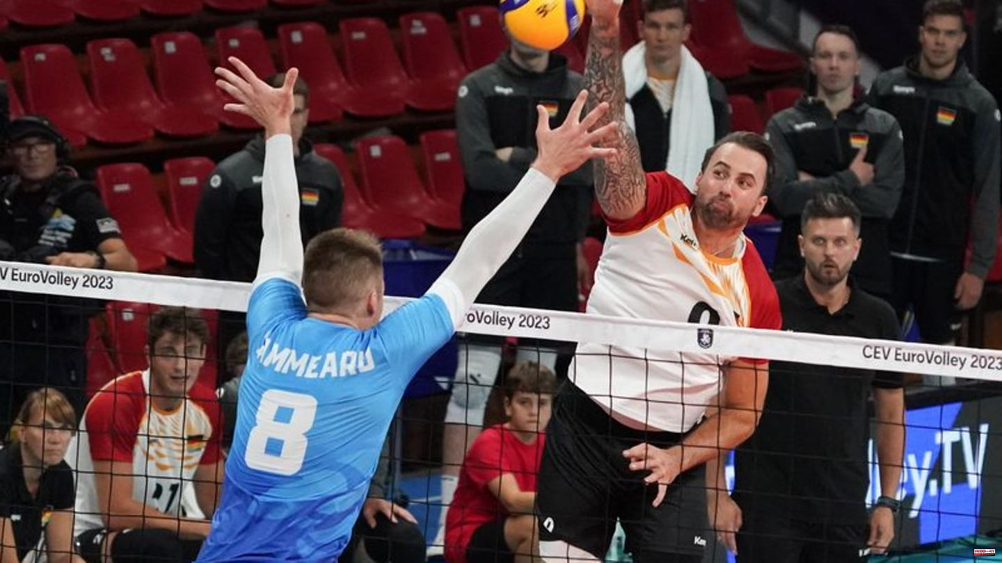 Volleyball: Volleyball players start the Olympic qualifying tournament with a victory