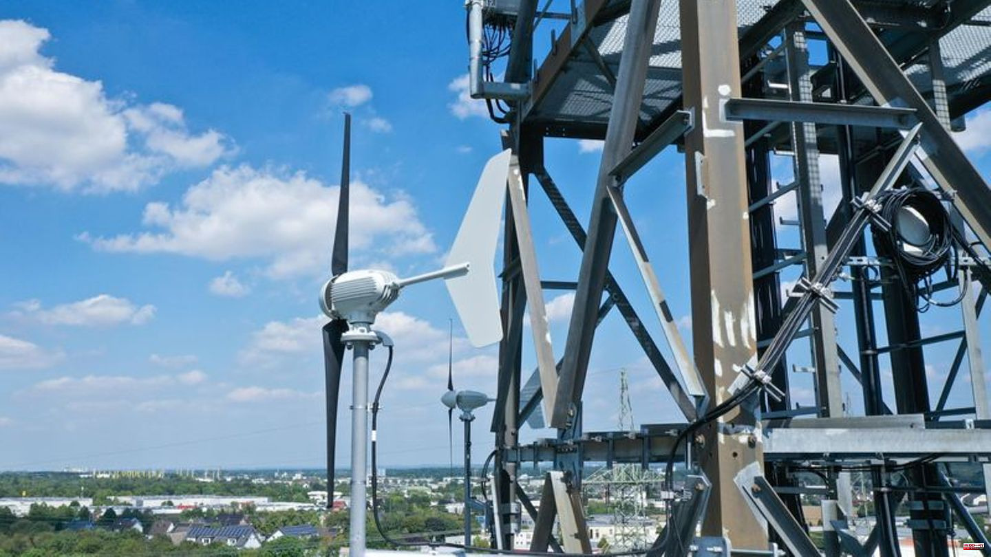 On the cell phone mast: Mini wind turbines help with the power supply