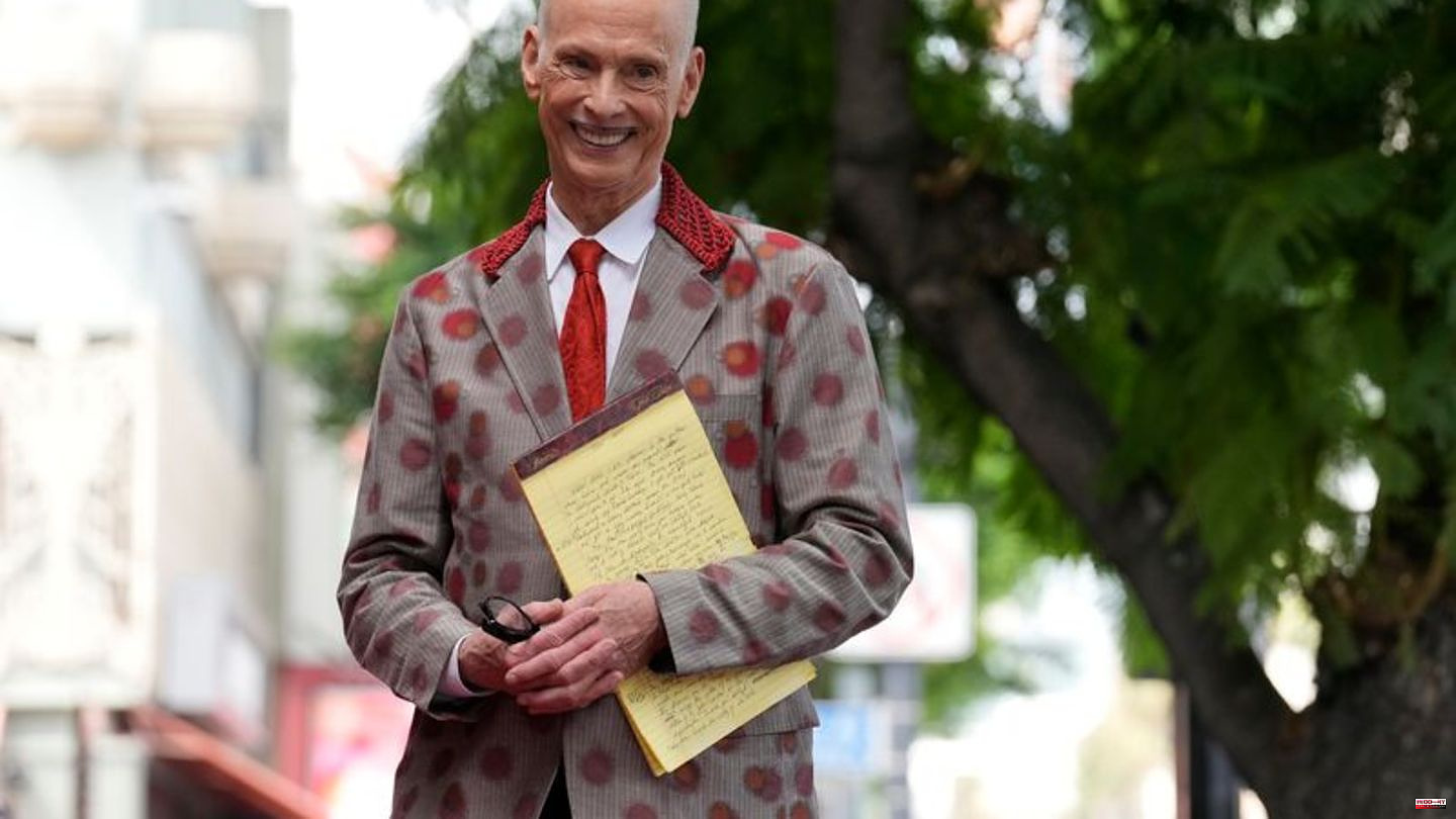 “Walk of Fame”: “Hairspray” director John Waters honored with Hollywood star