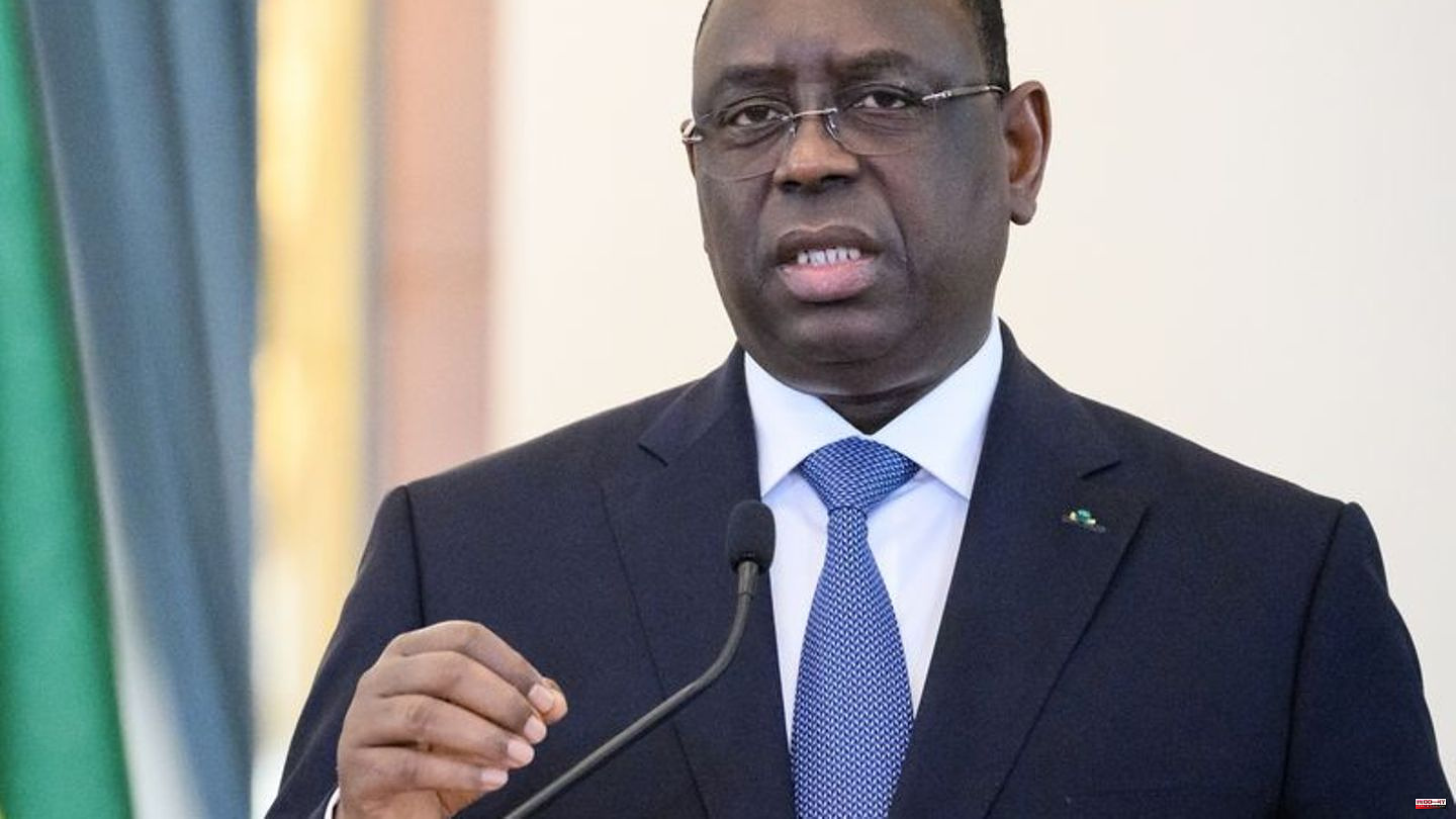 Head of State: Shortly before the elections: Senegal's president dismisses government