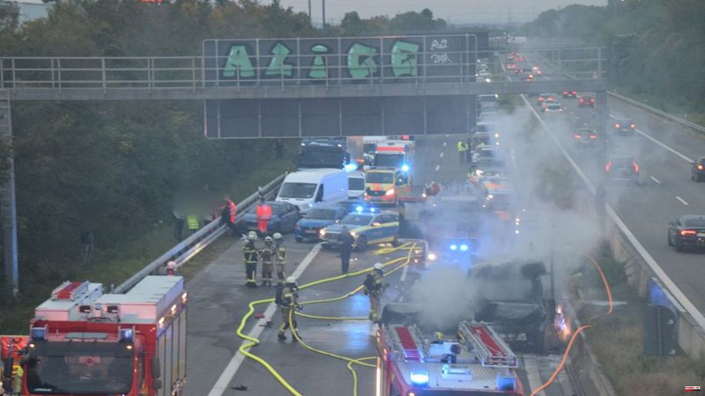 Traffic accident: Accident on A5: Two people and a dog burned