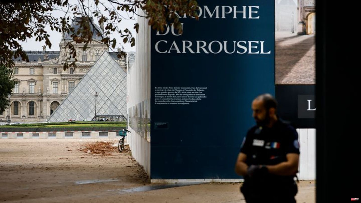 Crime: France: Louvre and Versailles temporarily evacuated