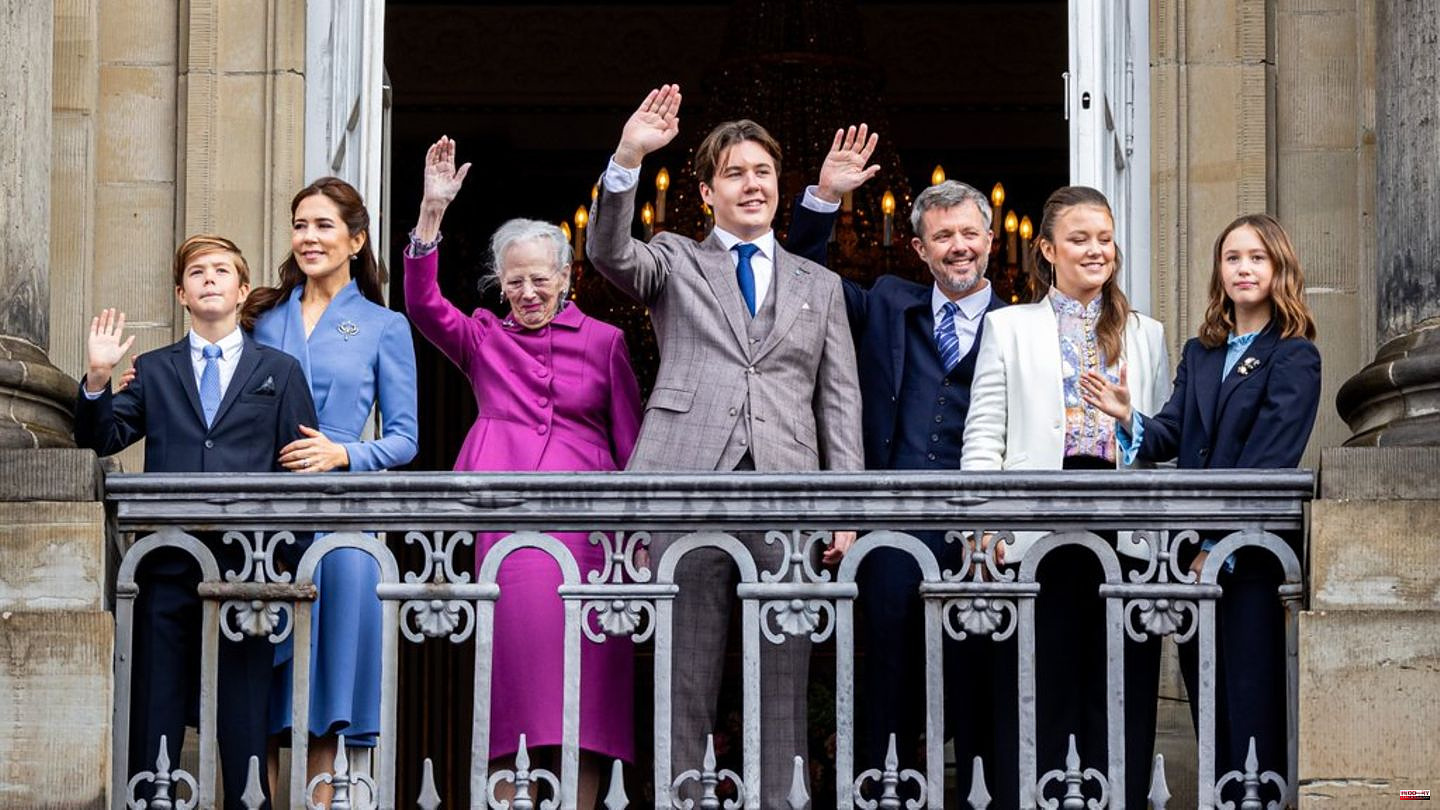 Prince Christian turns 18: Lots of cheers at the traditional balcony appearance