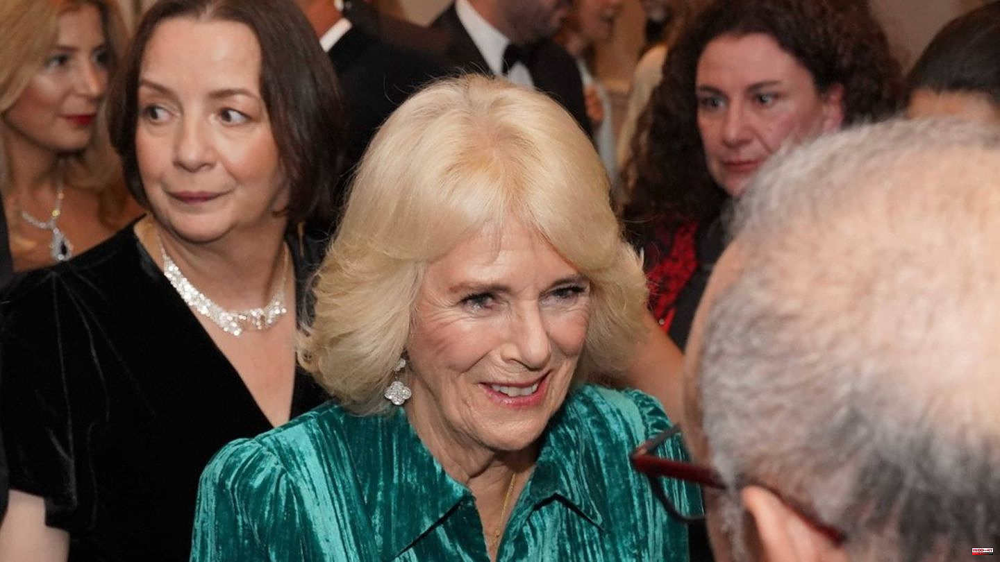 Queen Camilla: She surprises with irony at the press award