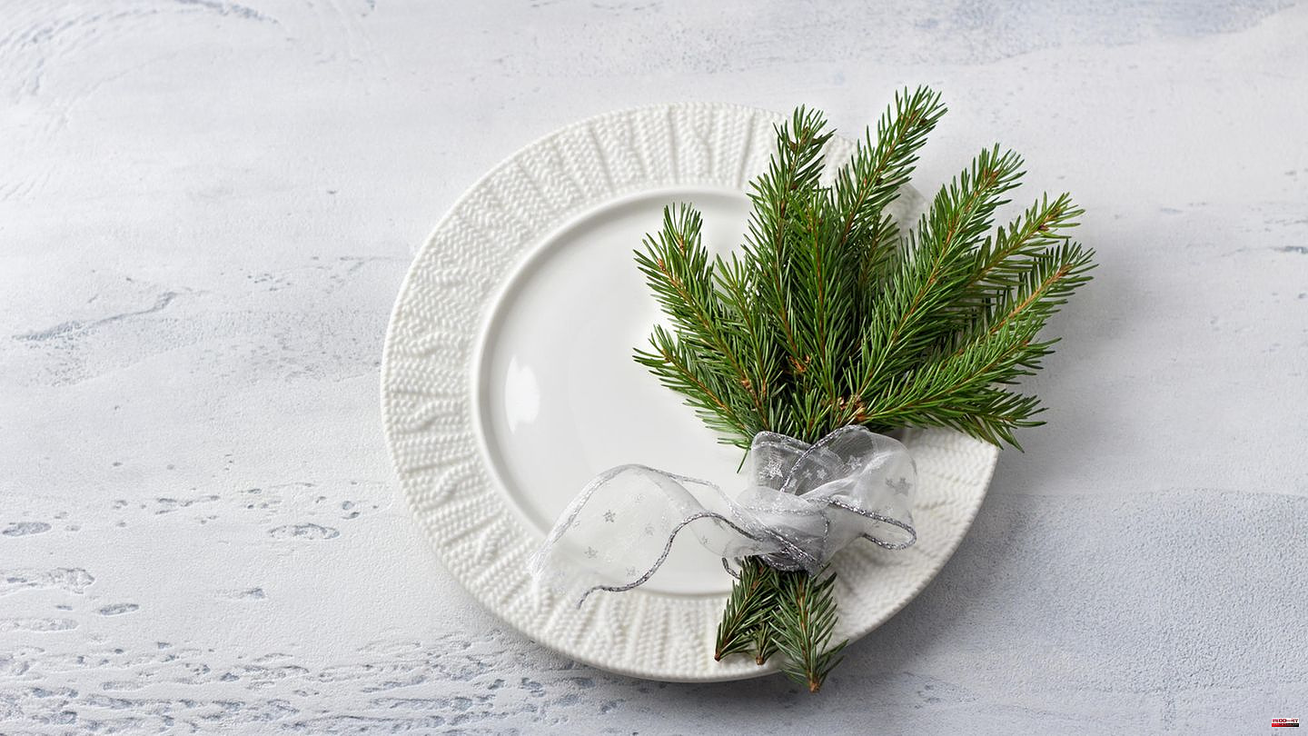 Simply eat it up: plates instead of bins: This turns the Christmas tree into a delicious meal
