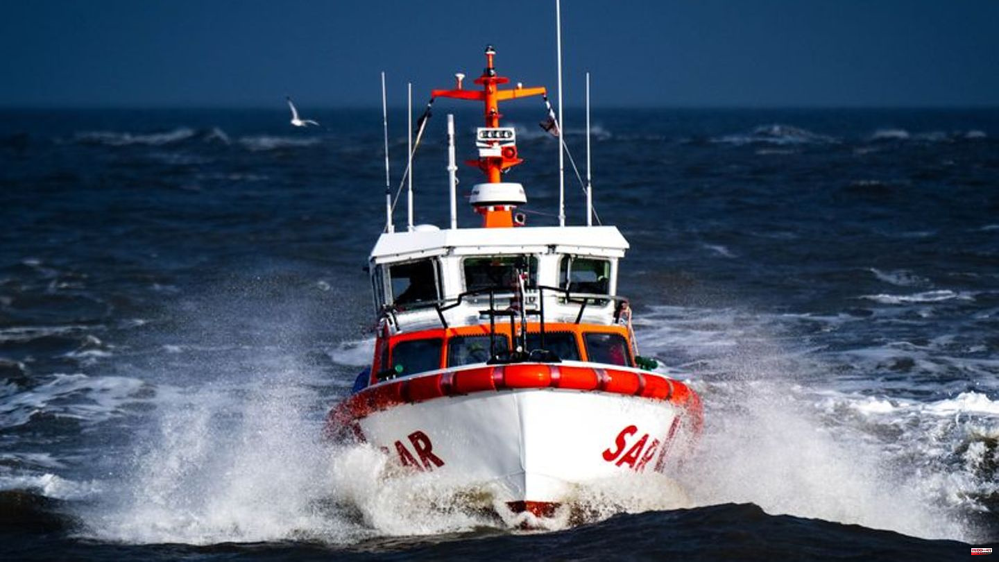 Accidents: Sailor falls overboard - search operation on the North Sea