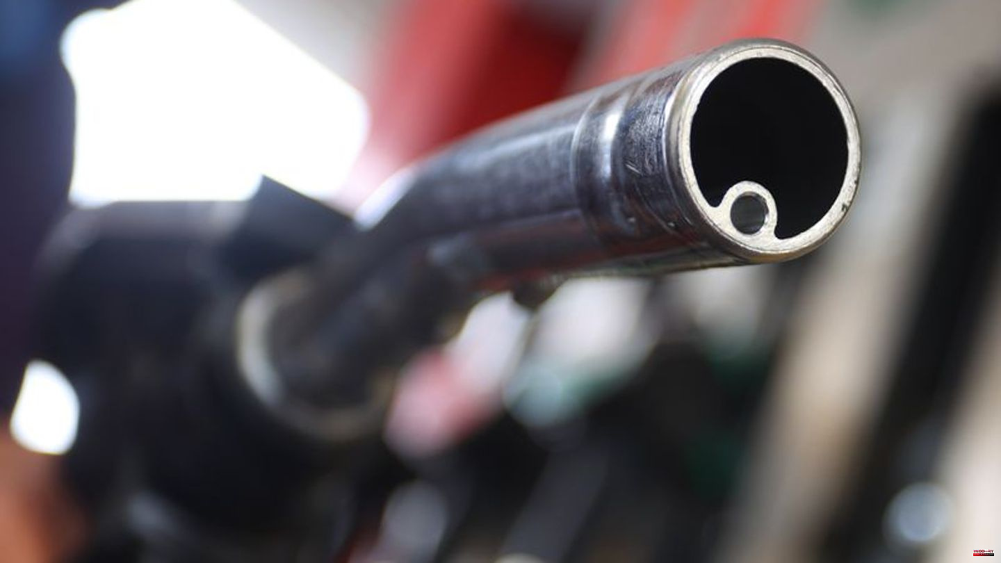 Consumers: Second most expensive year for fuel prices - experts expect relaxation