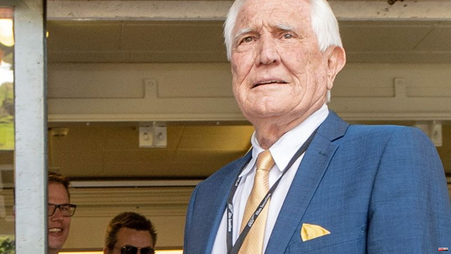 Australian actor: Former James Bond George Lazenby recovers after fall