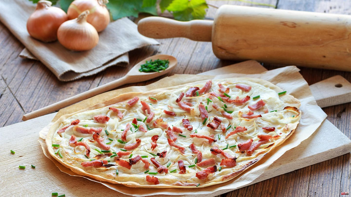 Tarte flambée: Tarte flambée without yeast: This is how the classic from Alsace works