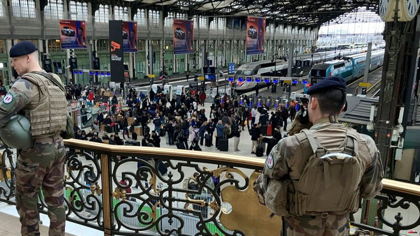 Crime: Knife attacker injures three people in Paris train station