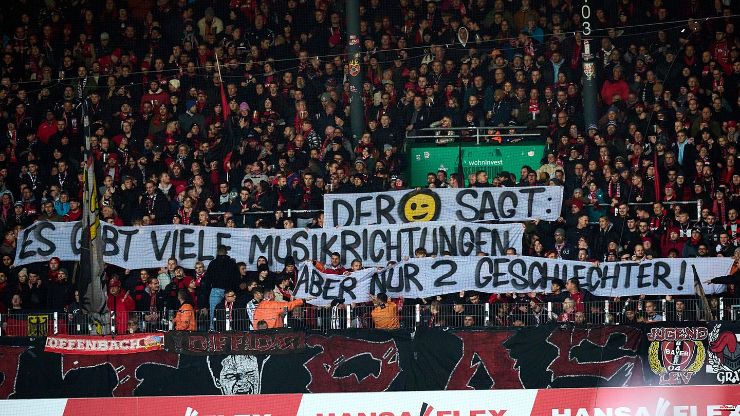 Football: “There are only two genders” – why such banners can be seen in fan curves