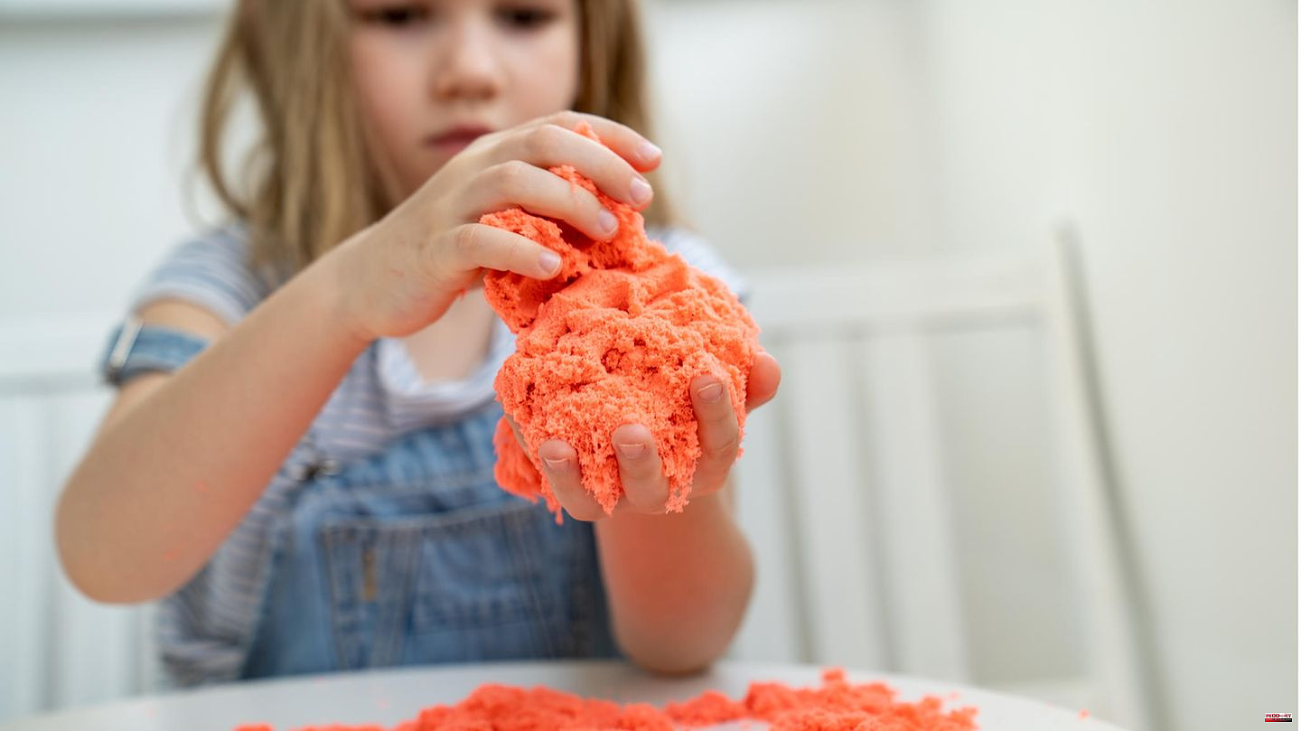 from 3 years: Kinetic Sand: Magical kneading fun for children – 5 sets in comparison