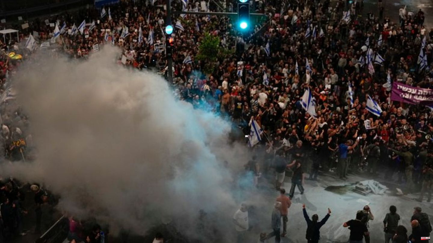 Middle East: Thousands demonstrate in Israel for hostage agreement