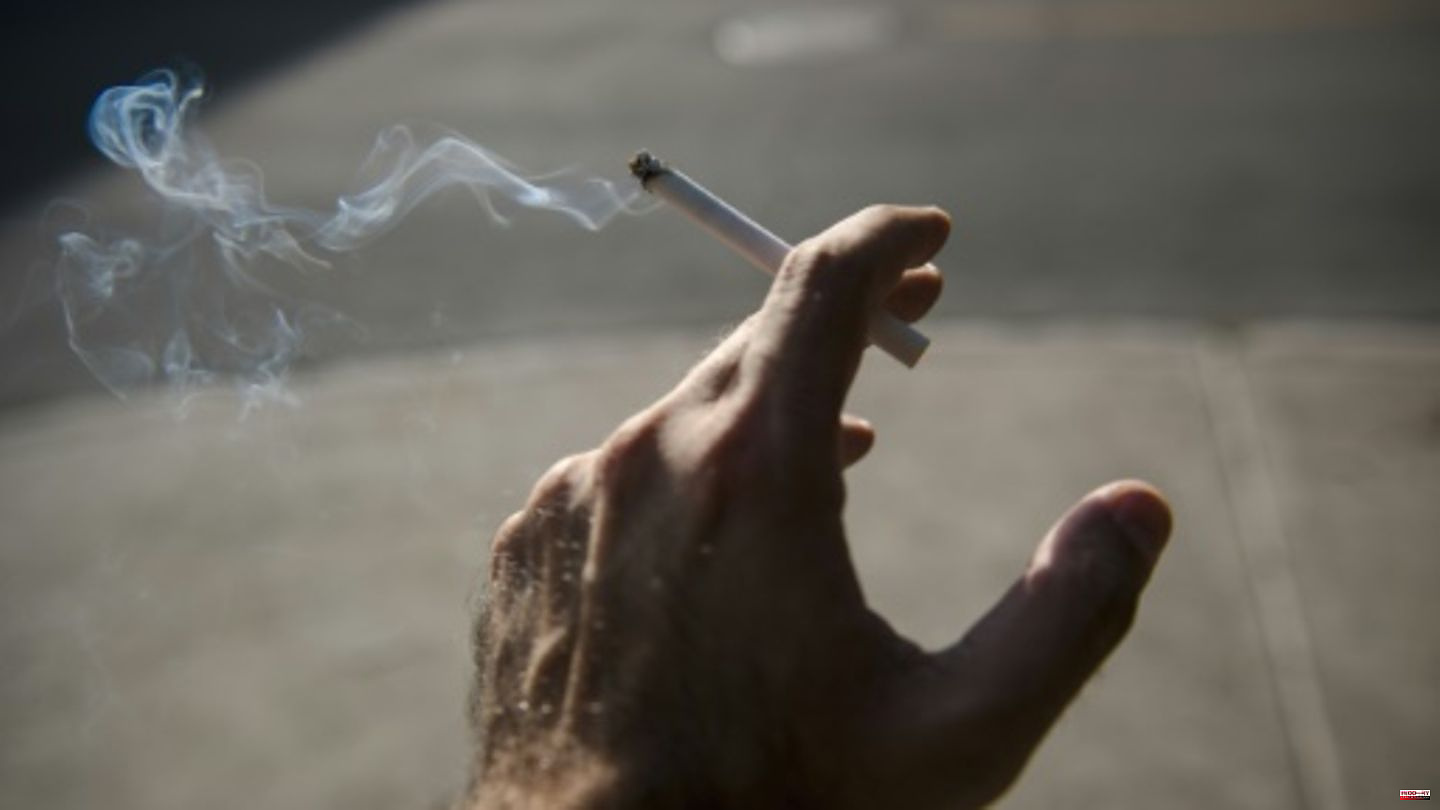 British Parliament discusses raising the minimum smoking age every year