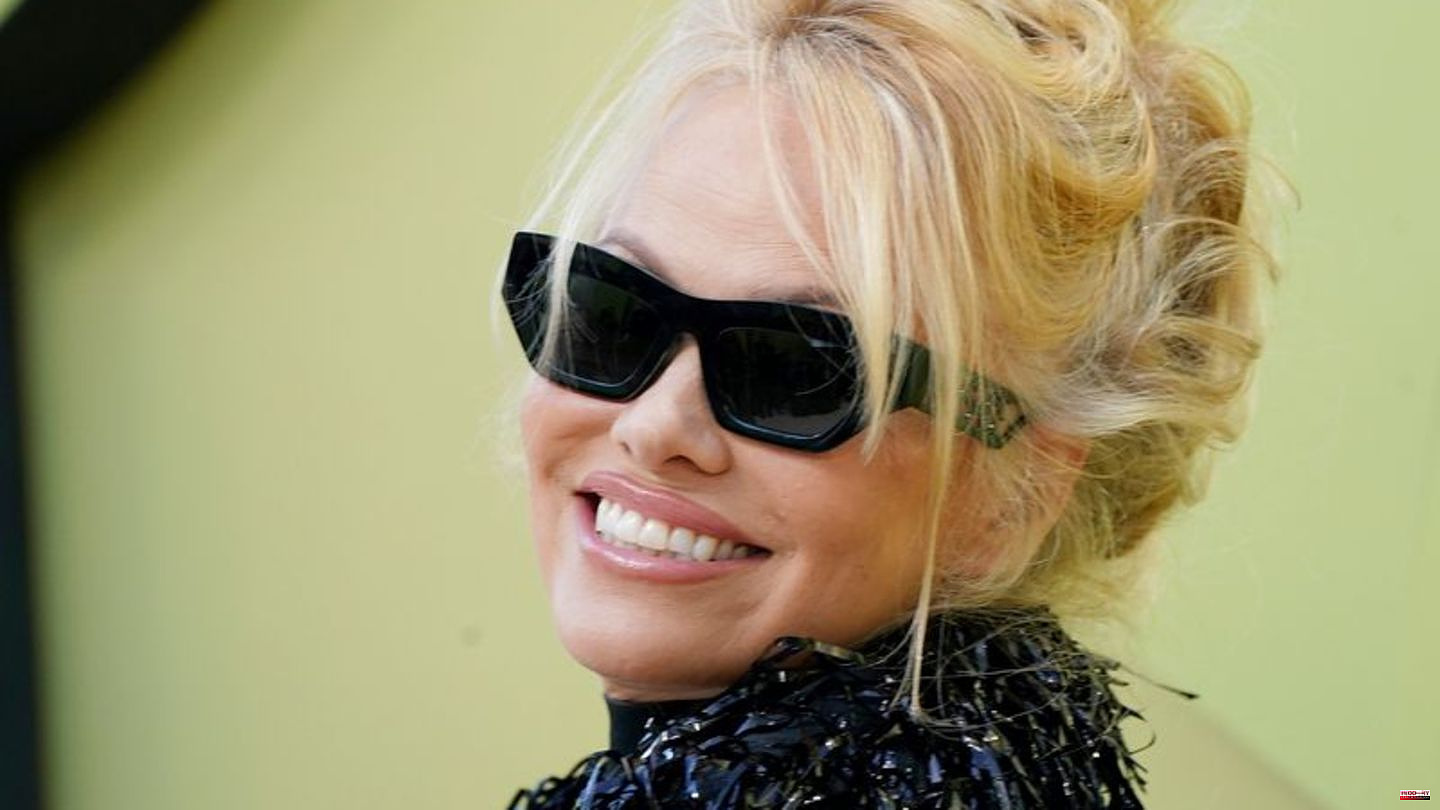Film: Pamela Anderson in “Naked Gun” remake