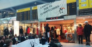 Climate Protest at Berlin's Tegel airport: Well-landed...