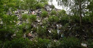 Illegal garbage dumps in the outskirts of Berlin:...