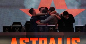 Astralis defeat large groups and win the tournament...