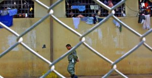 At least 12 are killed in gunfire in a prison in Panama
