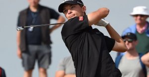 Bad round sends young golfdansker out in Australia