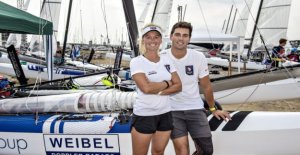 Danish Nacra 17 sailors approaching the WORLD cup-medals