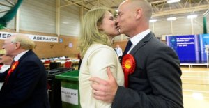 Helle Thorning's husband regains his seat in the house...
