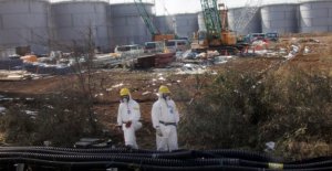Japanese a-work will close the radioactive water out...