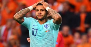 Knee injury keeps Memphis Depay out for six months