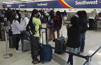 Southwest cancels hundreds more flights; passengers...