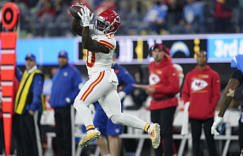 Chiefs win 34-28 over Chargers thanks to Kelce's...