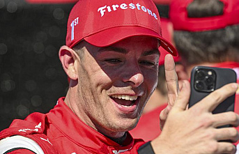 McLaughlin wins the 1st IndyCar race at St. Pete in...
